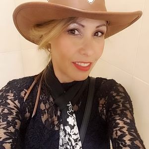 Meet your Posher, Veronica